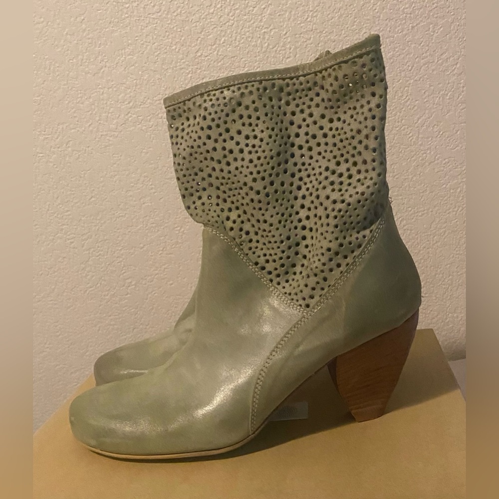 Lola Sabbia 100% Leather, Sage Green Perforated Cone Heel Ankle Boot, Size 9